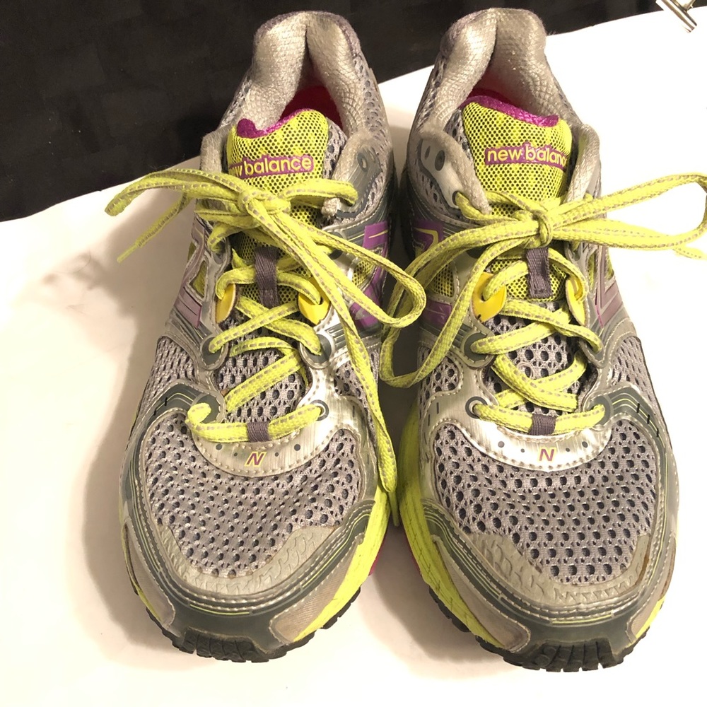 New Balance 860 V3 Running W860YG3 Shoes Sneakers - Picture 3 of 8